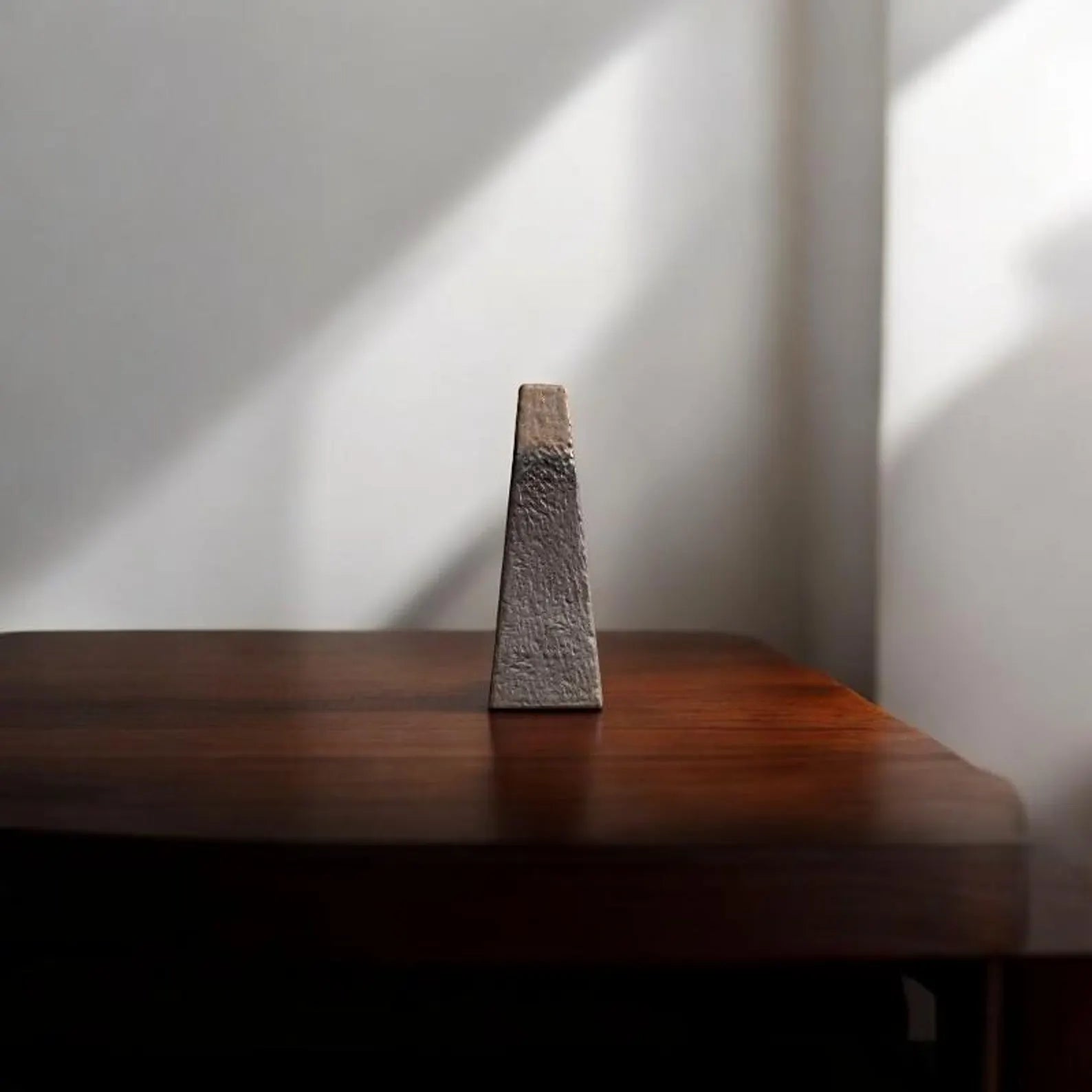 Vase en Céramique - NeoAntiqueVase™ - Obélisque - Ma Maison Rêvée